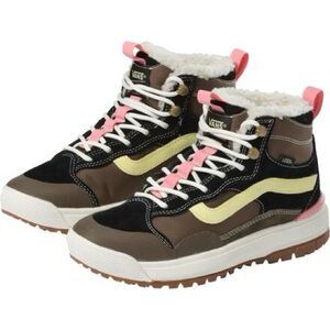 Vans Women’s UltraRange EXO Hi MTE in the
Canteen/Marshmallow colorway.
Sz 6